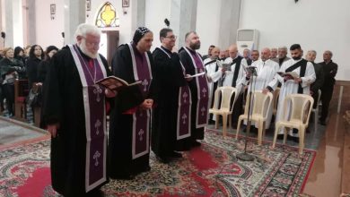 المطران مراد يترأس رتبة سجدة الصليب ودفن المصلوب
