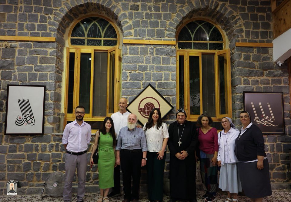 ” إيقاعات خطية” معرض يعيد للخط العربي مكانته في قلب حمص