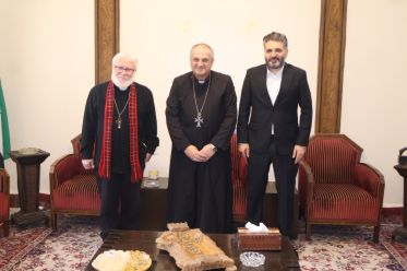 زيــارة معالــي وزيــر الثقافــة الســيد محمــد ياســين صالــح لــدار مطرانيــة الســريان الكاثوليــك بحمــص