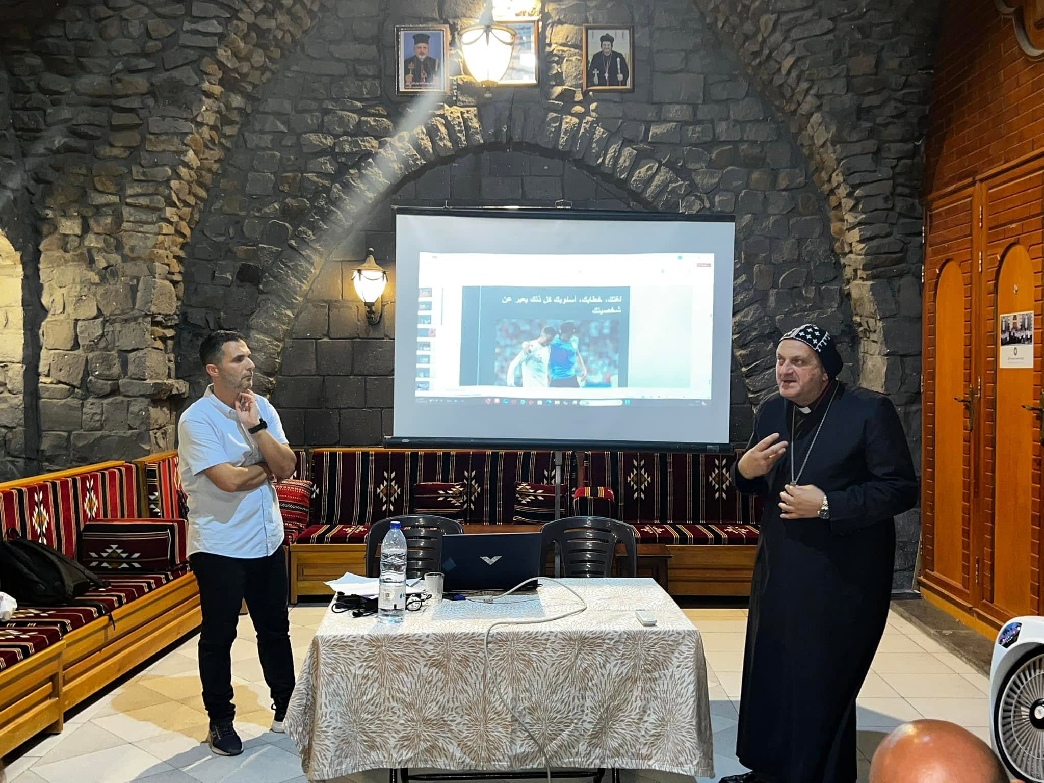 حوار جمع بين الشغف الرياضي والقيم الإنسانية، استضافته مطرانية السريان الكاثوليك بحمص و قدّمه الصحافي الرياضي همام كدر حوار جمع بين الشغف الرياضي والقيم الإنسانية، استضافته مطرانية السريان الكاثوليك بحمص و قدّمه الصحافي الرياضي همام كدر